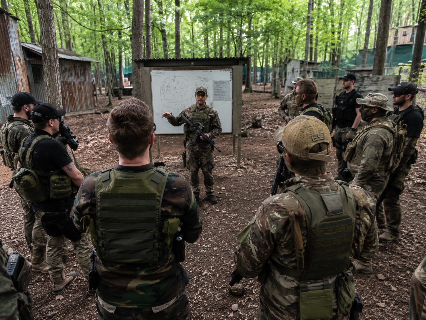 Airsoft ir komandinės užduotys